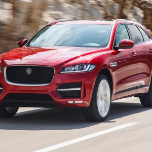 2017-Jaguar-F-Pace-20d-front-side-motion-view.jpg