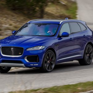 2017-Jaguar-F-Pace-First-Edition-in-motion.jpg
