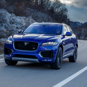 2017-Jaguar-F-Pace-First-Edition-in-motion-front-view.jpg