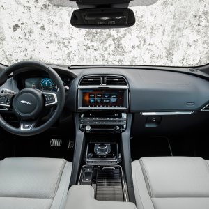 2017-Jaguar-F-Pace-First-Edition-interior.jpg