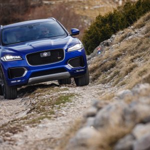 2017-Jaguar-F-Pace-First-Edition-on-trail.jpg